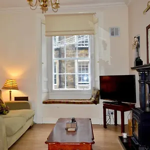 Apartment Homely Comfortable 2 Bed In Historic Rose Street, Edinburgh
